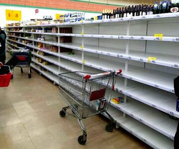 Санкции в действии - пустеют магазины в россии